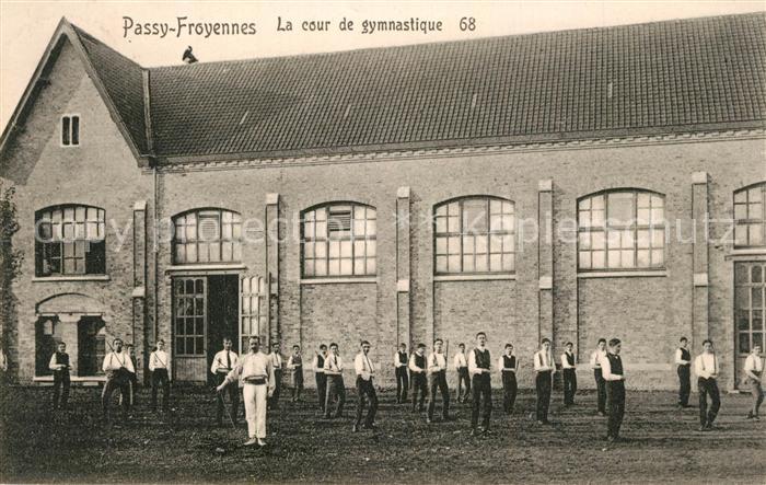 Passy-Froyennes La cour de gymnastique