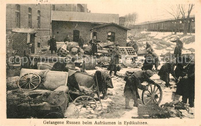 Eydtkuhnen Ostpreussen Gefangene Russen beim Aufraeumen