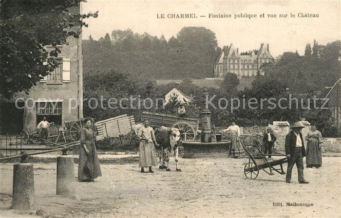 Le Charmel Fontaine publique vue sur le Chateau