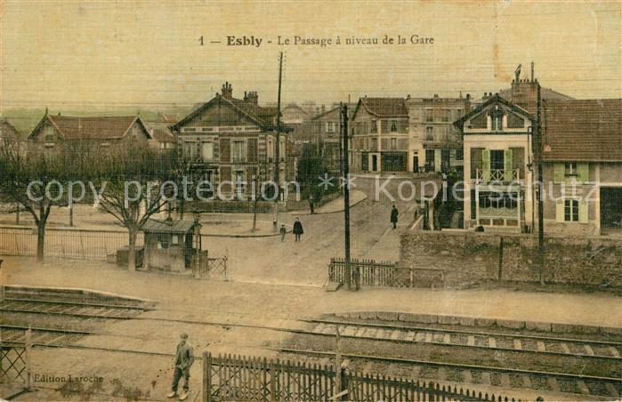 Esbly Le Passage a niveau de la Gare