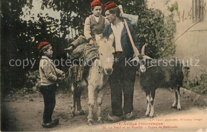 Bethmale Types de la région Le Veuf et sa famille Costumes Trachten