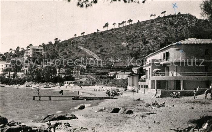 Aiguebelle Le Lavandou La plage et l_Hôtel des Bains Côte d_Az