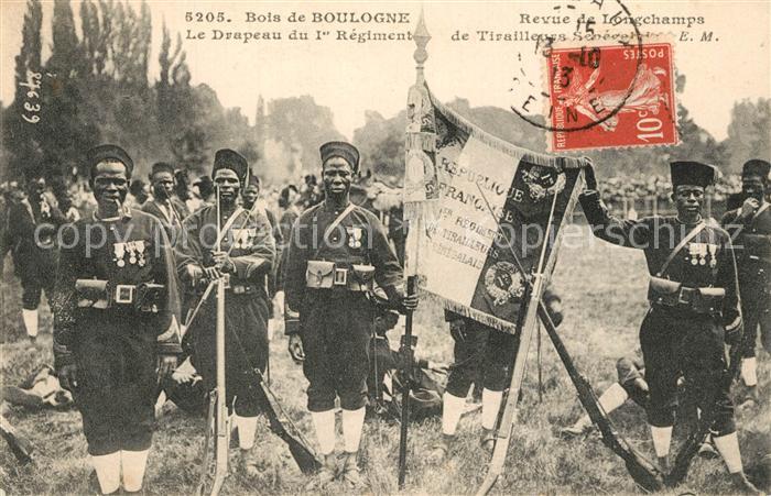 Bois de Boulogne Le Drapeau du 1er Regiment Revue de Longchamps