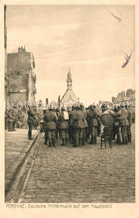 Peronne 80 Somme Deutsche Militärmusik auf dem Hauptplat