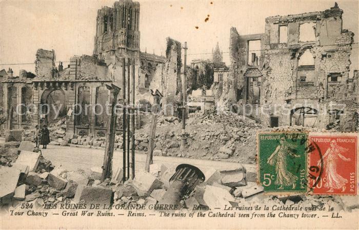 Reims Champagne Ardenne La Grande Guerre Les ruines de la Cathedrale vues de la