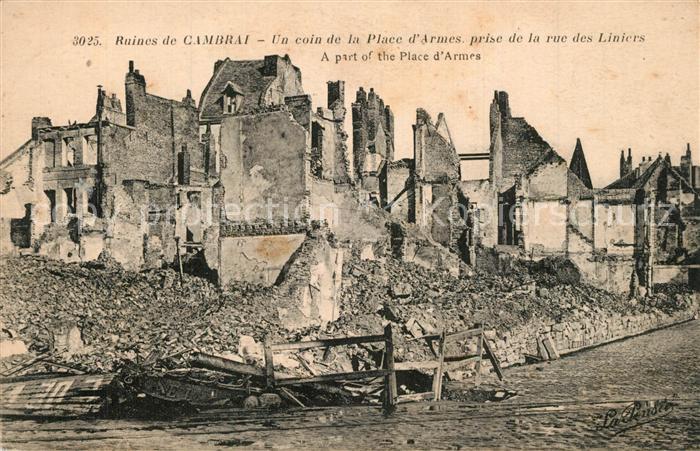 Cambrai Ruines Un coin de la Place d’Armes prise de la rue des Liniers