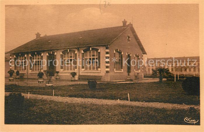 Saint-Maixent-l Ecole Quartier Coiffe Cercle des Eleves Offic