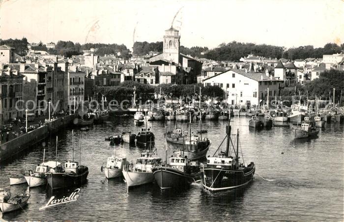 Saint-Jean-de-Luz Le Port des Pecheurs La maison de l’Infante l’Eglise la maison