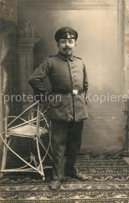 Wilna VILNIUS Wilno Lithuania Soldat Fotostudio am Stuhl