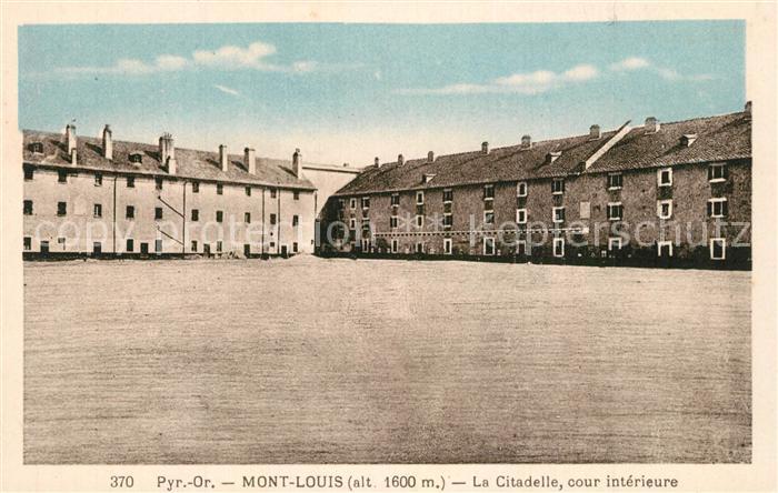 Mont-Louis Montagne La Citadelle cour interieur
