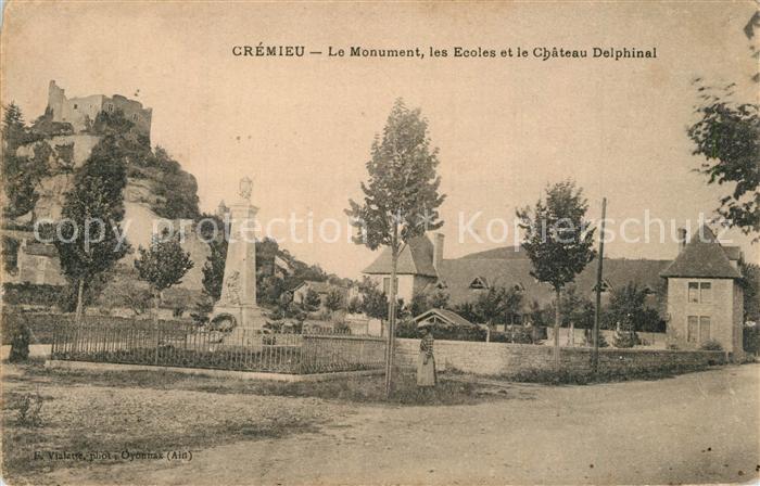 Cremieu Le Monument les Ecoles et le Chateau Delphinal