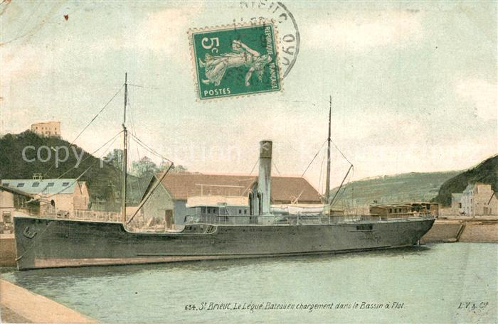 Saint-Brieuc Cotes-d Armor Le Légué Bateau en chargement dans le Bassin a Flot