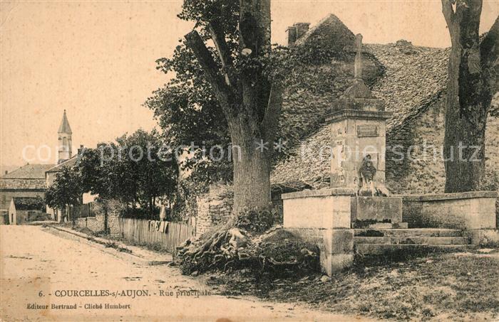 Courcelles sur Aujon Rue principale Fontaine