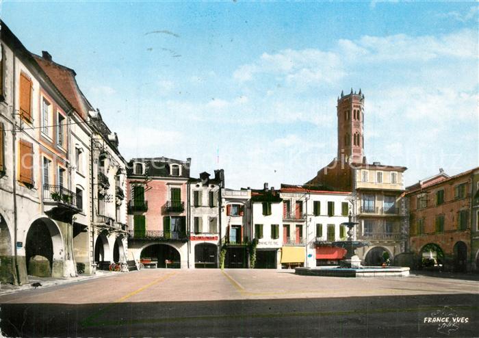 Villeneuve-sur-Lot Place Lafayette et les Cornieres