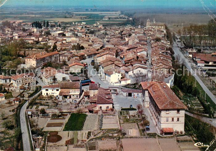 Verdun-sur-Garonne Gendarmerie et la ville vue aérienne