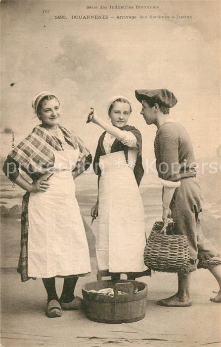 Douarnenez Arrivage des Sardines a l'usine