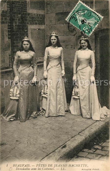 Beauvais 60 Fetes de Jeanne Hachette Demoiselles avec les Costumes
