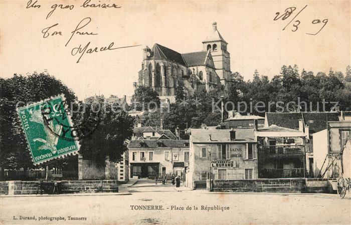 Tonnerre Place de la Republique