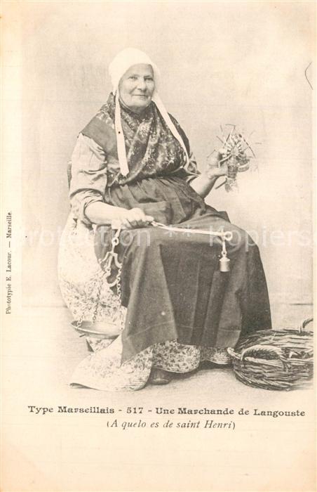 Marseille Bouches-du-Rhone Type Marseillais une marchande de langouste Costumes