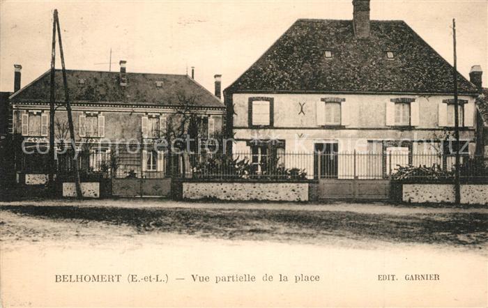 Belhomert-Guehouville Vue partielle de la place