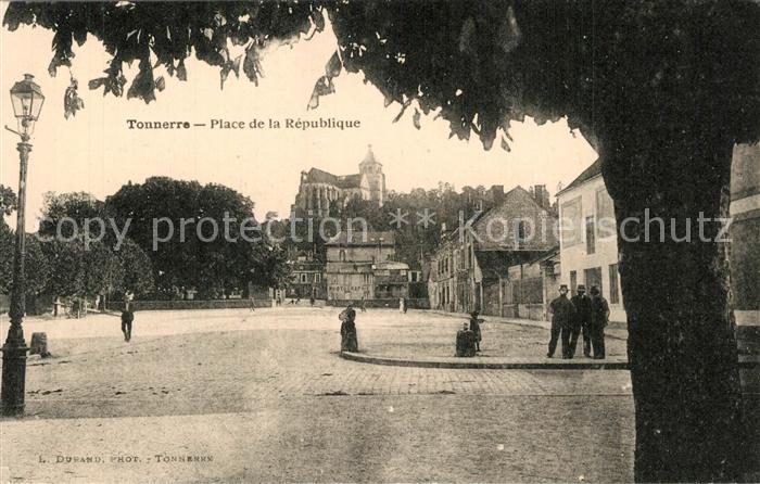 Tonnerre Place de la République