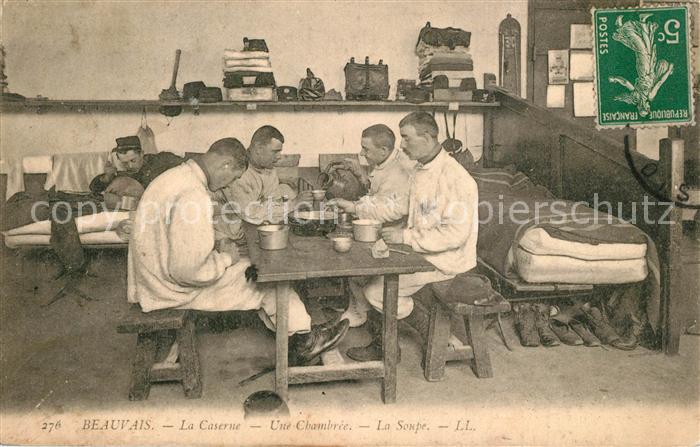 Beauvais 60 La Caserne une chambrée la soupe