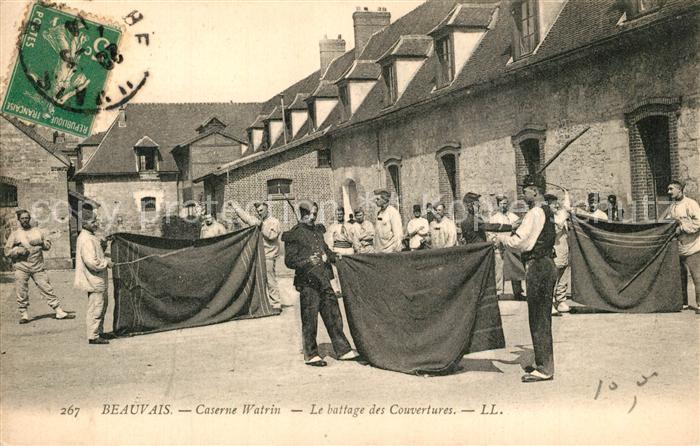 Beauvais 60 Caserne Watrin le battage des couvertures