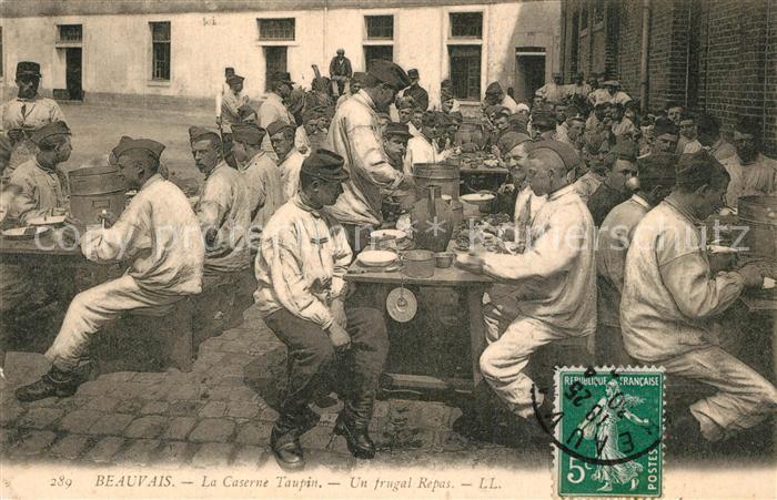 Beauvais 60 Caserne Taupin Soldats