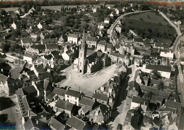 Mur-de-Bretagne Place de l'Eglise vue aérienne