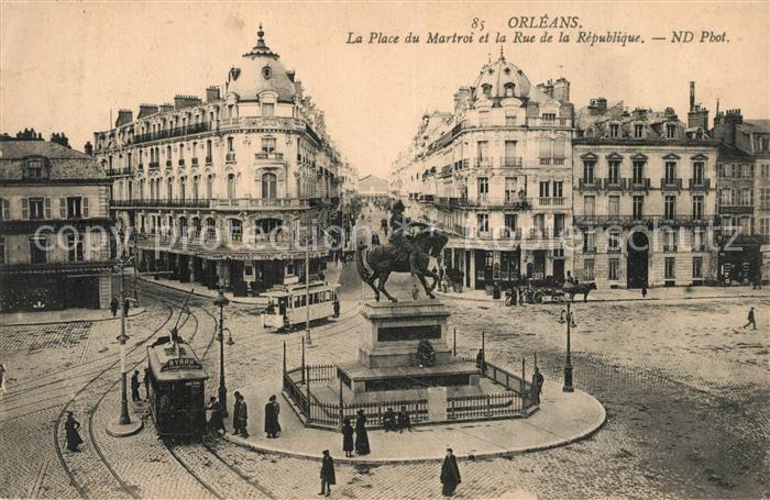 Orleans Loiret Place du Martroi et Rue de la Republiqu