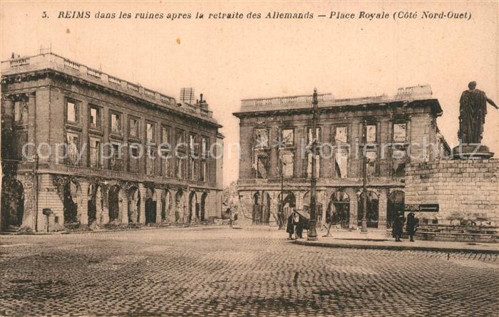 Reims Champagne Ardenne dans les ruines apres la retraite des Allemands Place Ro