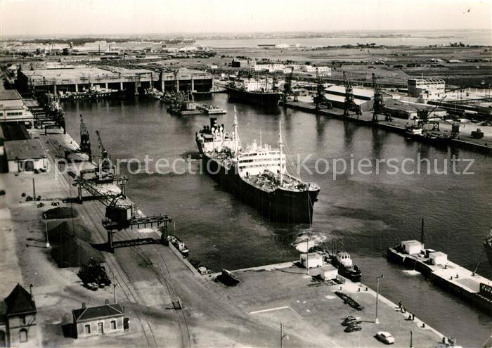 La Pallice-Rochelle Le Bassin avec sa Base Sous Marine