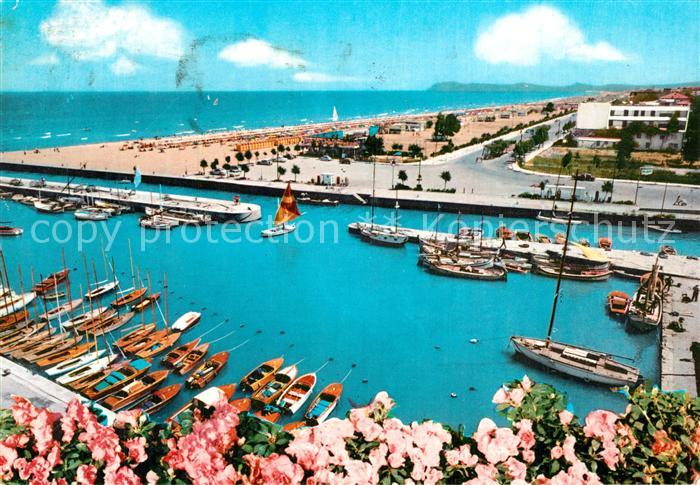 Riccione Binnenhafen und Promenade