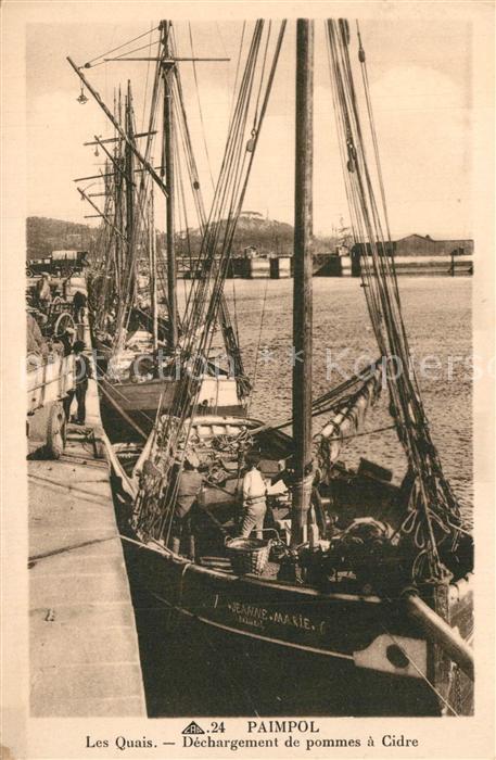 Paimpol Les Quais Dechargement de pommes a Cidre