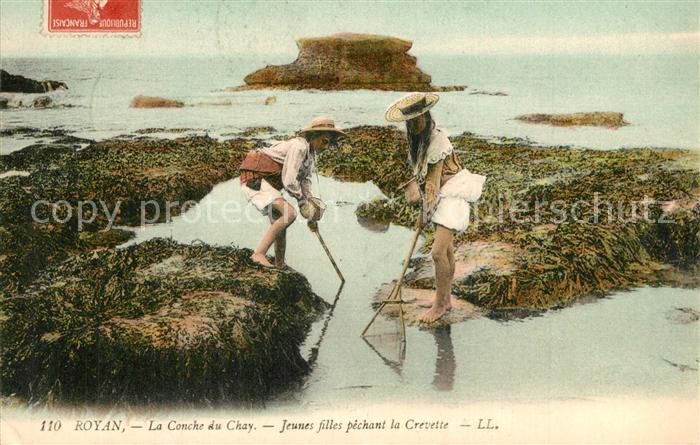 Royan 17 La Conchedu Chay Jeunes filles pechant