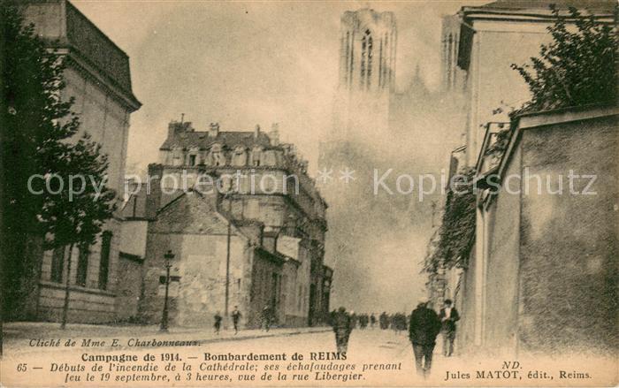 Reims Champagne Ardenne Bombardement 1914 Débuts de l'incendie de la Cathedrale