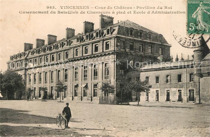 Vincennes Cour du Chateau Pavillon du Roi Caserne Ecole d Administration