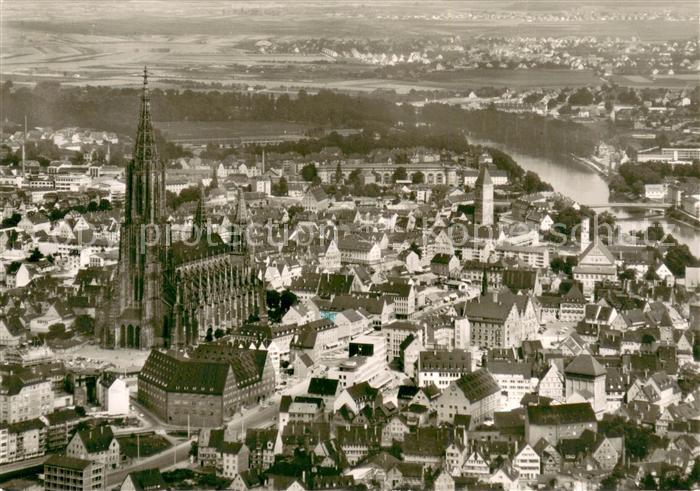 Ulm Donau Stadtzentrum mit Muenster Fliegeraufnahme