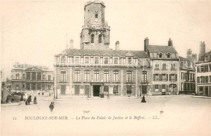Boulogne-sur-Mer Place du Palais de Justice et le Beffroi