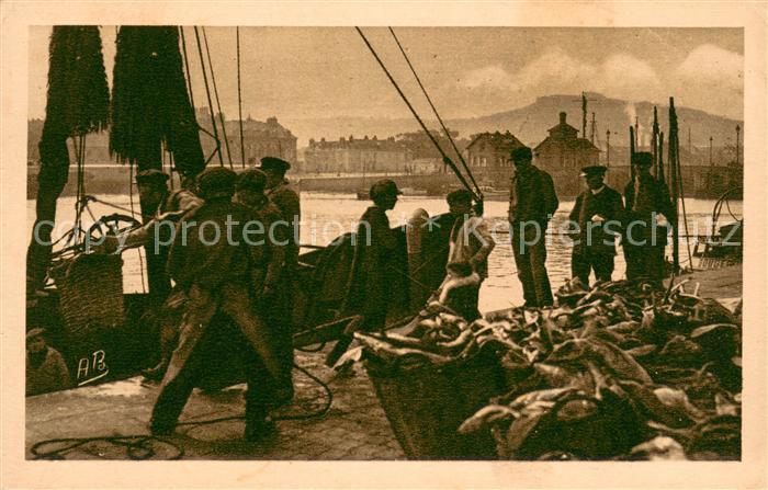 Cherbourg Les Quais Débarquement du Poisson