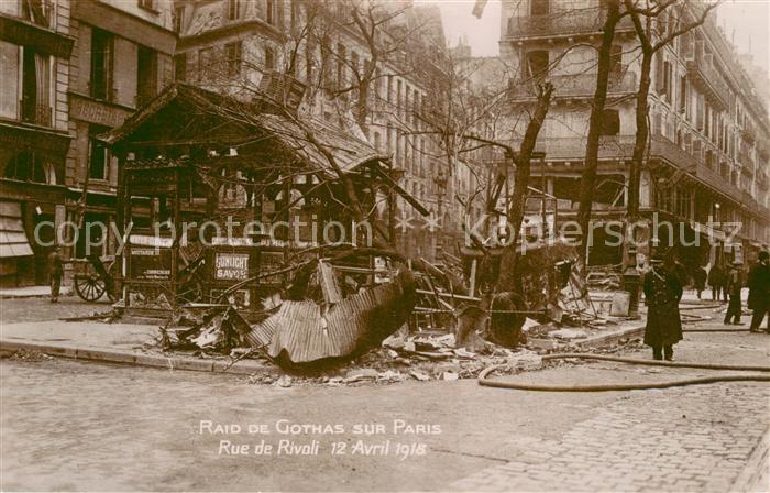 Paris Raid de Gothas Rue de Rivoli apres bombardement Avril  1918