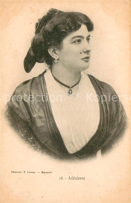 Arles Bouches-du-Rhone Arlesienne