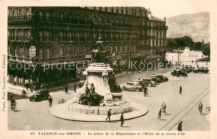 Valence 26 La place de la Republique et l’Hotel de la Croix d Or