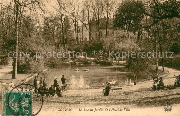 Cognac Charente Lac du Jardin de l Hôtel de Ville