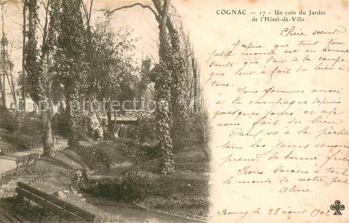 Cognac Charente Un coin du jardin de l_Hôtel de Ville