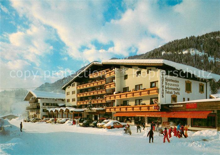 Elbigenalp Sporthotel Alpenrose im Winter Wintersportplatz Alpen