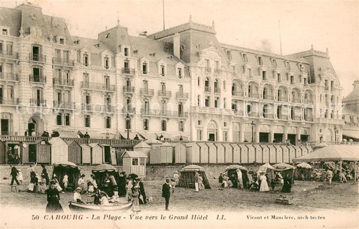 Cabourg La plage vue vers le Grand Hôtel