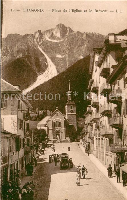 Chamonix Place de l'Eglise et le Brévent Alpes