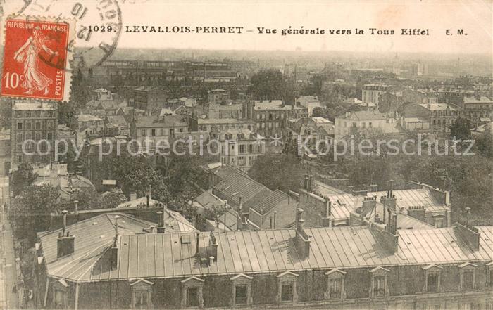 Levallois-Perret Vue Generale vers la Tour Eiffel