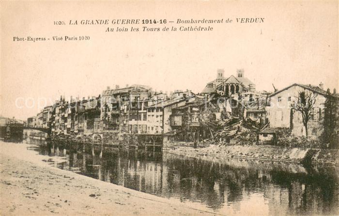 Verdun Meuse Bombardement au loin les Tours de la Cathedrale Ruines Grande Guerr